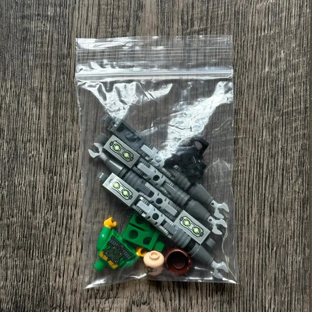 Rare 2020 Green LEGO Marvel Doc Ock Spiderman Villain Arms Mini Figure